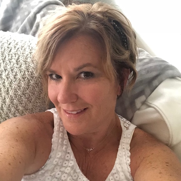 Meet your Posher, Lori Ann - Picture 3 of 3